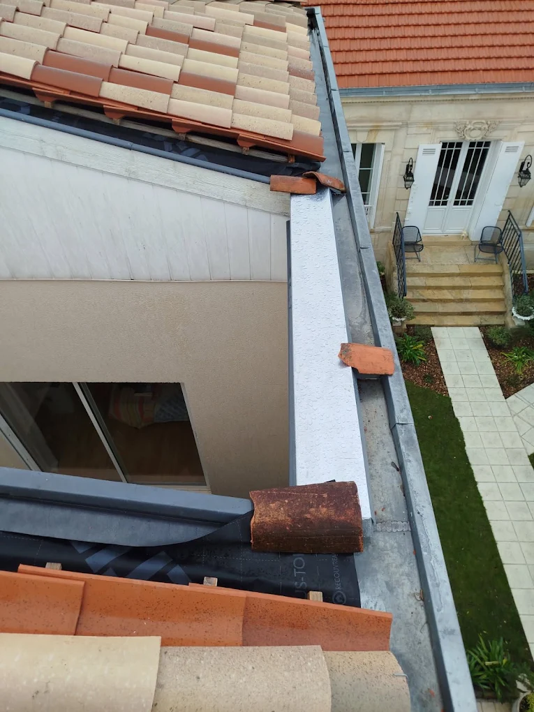 Solin et zinguerie d'étanchéité sur toiture à Bordeaux